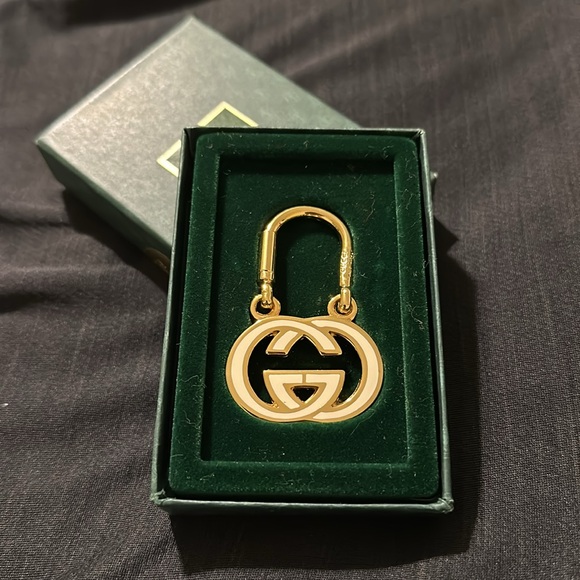 Gucci Key Chain, double “G”. Made with in Italy. Never used.  Gift box included - Picture 6 of 9